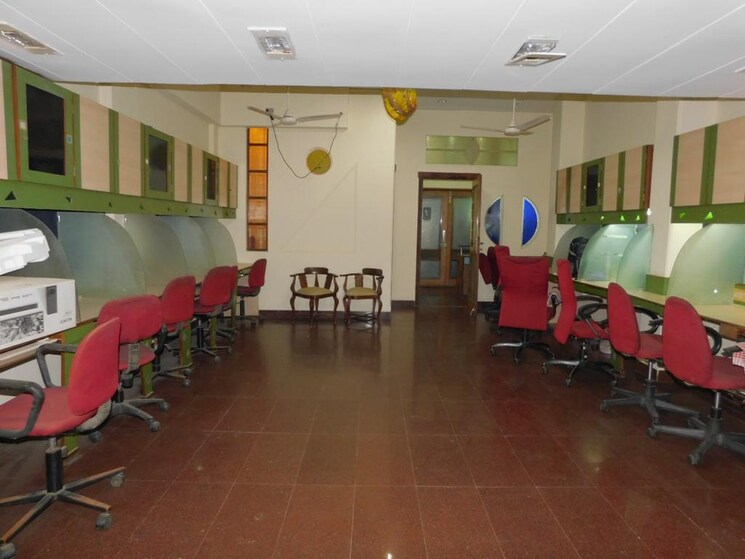  Parking, tulsiani-chambers Commercial Office Space 650 Sq.Ft. In Nariman Point Mumbai 9268132