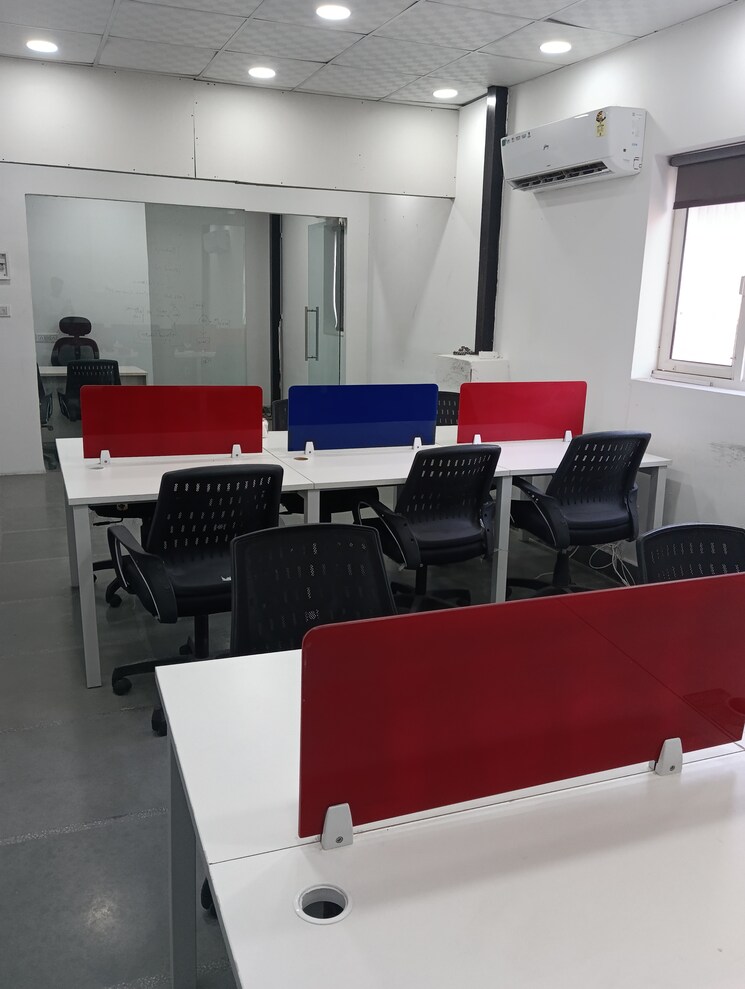 Team Area, sector 16 Commercial Office Space 1200 Sq.Ft. In Sector 16 Noida 9268129