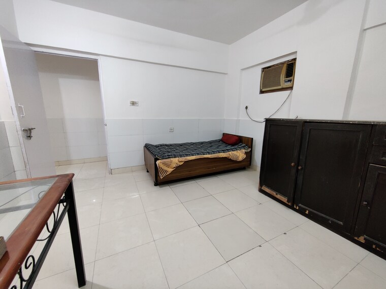 Room, kandivali east Pg For Boys In Kandivali East 9268147