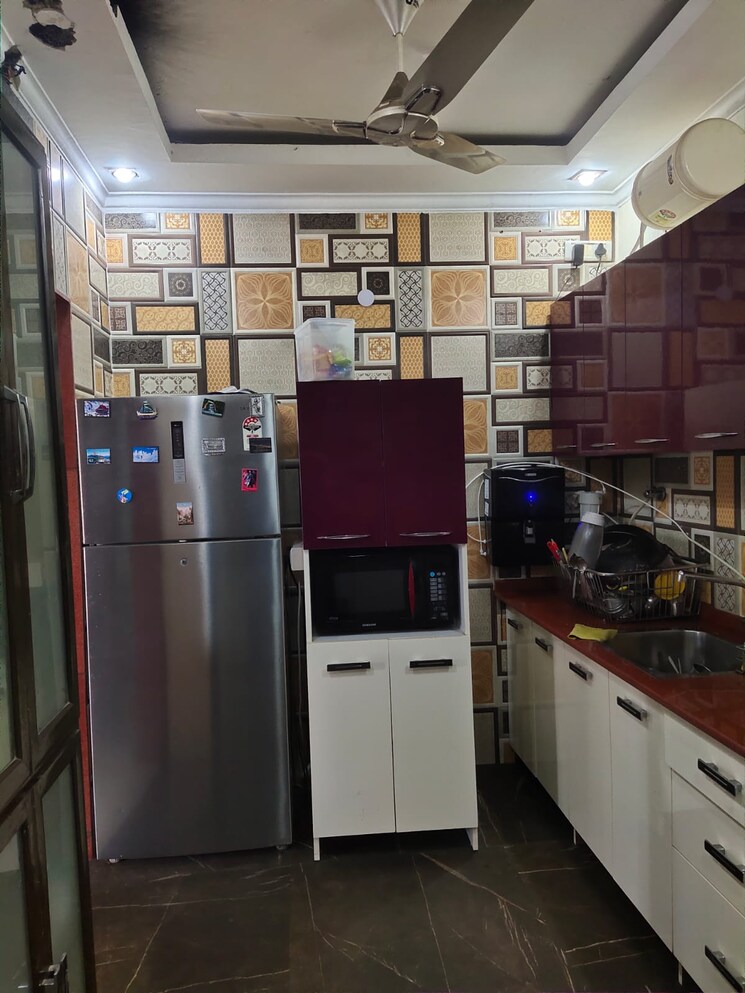 Kitchen, kailash colony 3 Bedroom 1300 Sq.Ft. Builder Floor In Kailash Colony Delhi 9268158