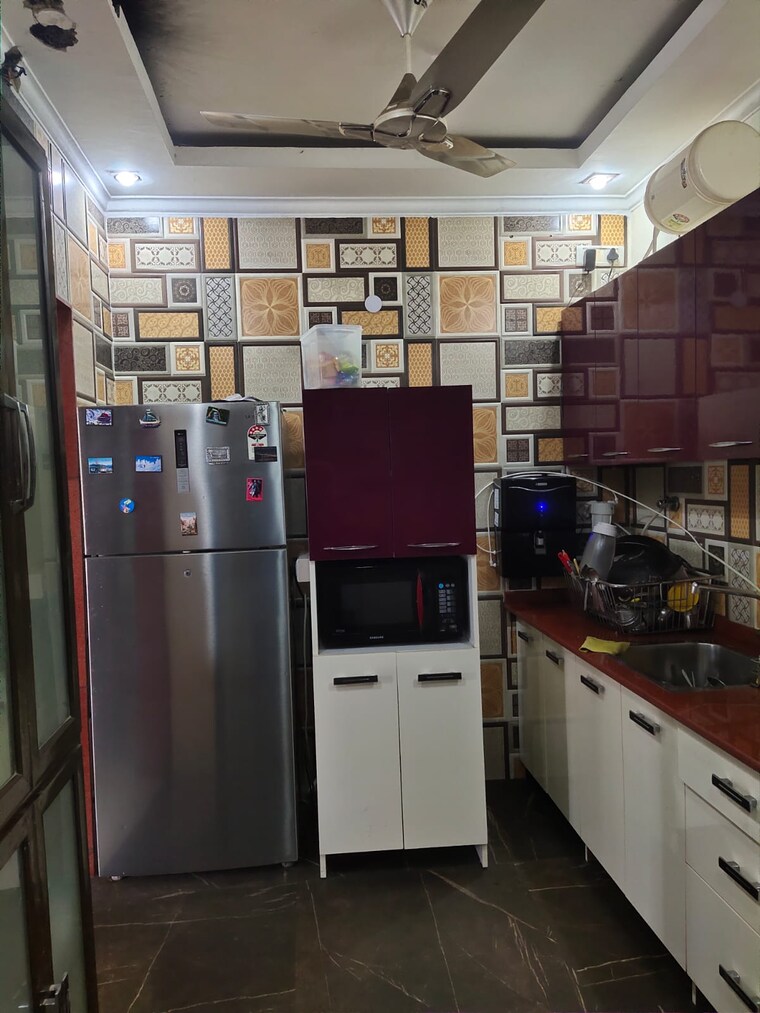 Kitchen, kailash colony 3 Bedroom 1300 Sq.Ft. Builder Floor In Kailash Colony Delhi 9268158