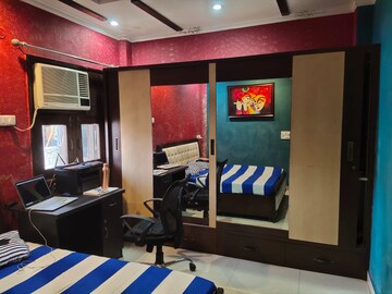 Gym in 3 BHK Builder Floor at Kailash Colony – for Sale