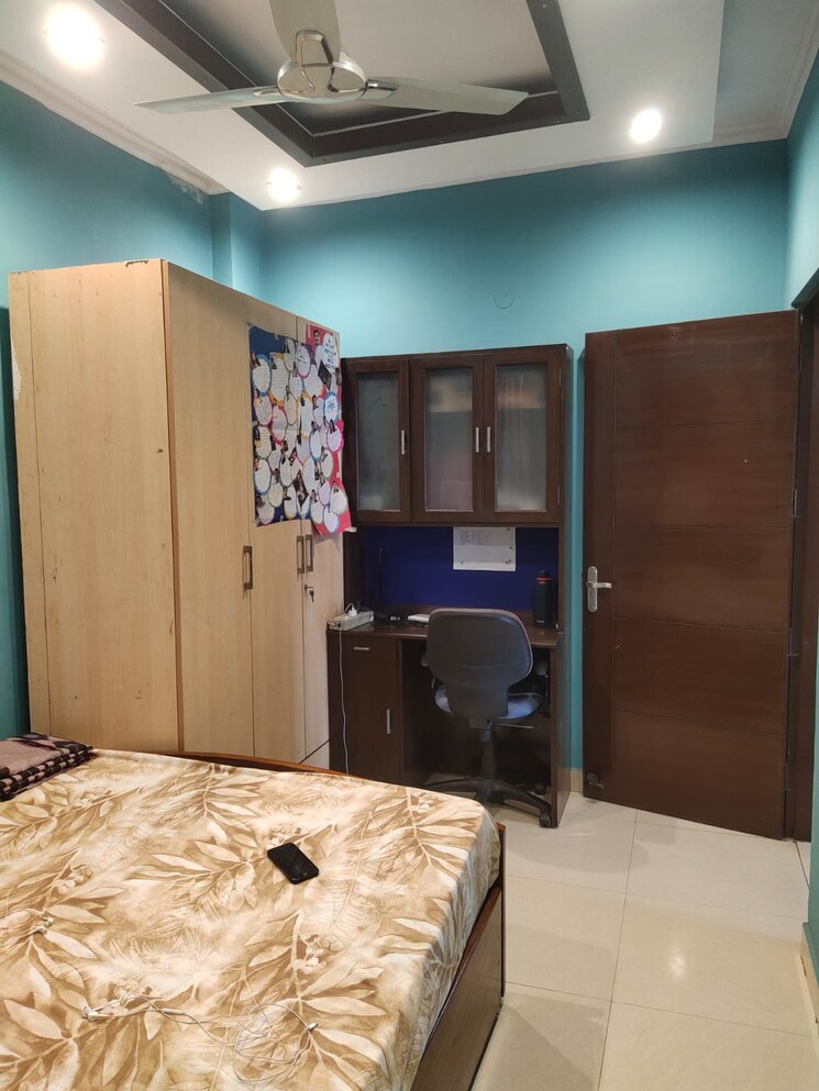 Bedroom, kailash colony 3 Bedroom 1300 Sq.Ft. Builder Floor In Kailash Colony Delhi 9268158