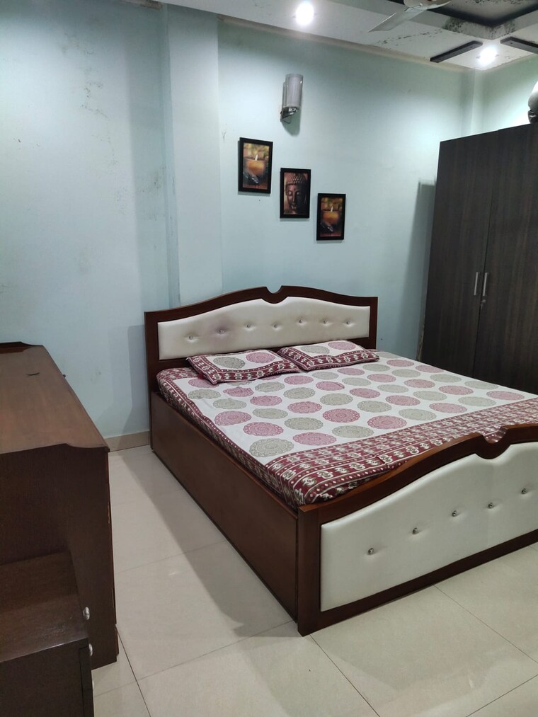 Bedroom, kailash colony 3 Bedroom 1300 Sq.Ft. Builder Floor In Kailash Colony Delhi 9268158