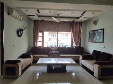 Gym in 3 BHK Builder Floor at Kailash Colony – for Sale