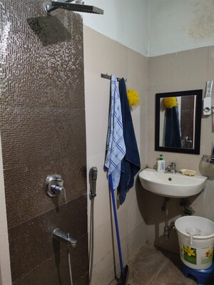 Master Bedroom in 3 BHK Builder Floor at Kailash Colony – for Sale