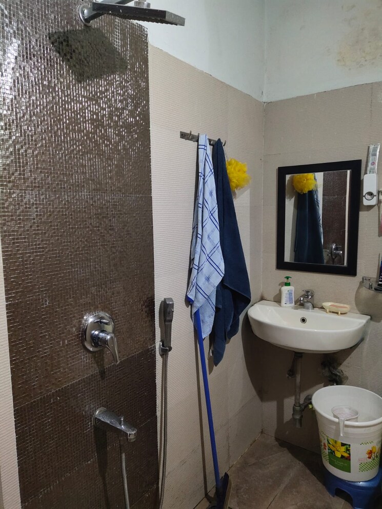 Master Bedroom, kailash colony 3 Bedroom 1300 Sq.Ft. Builder Floor In Kailash Colony Delhi 9268158