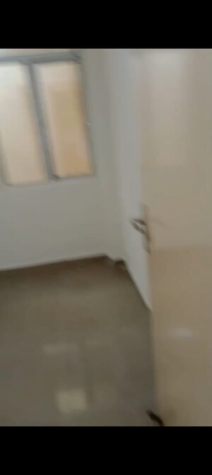 Room in 2.5 BHK Apartment at Gaur City 6th Avenue, Sector 4 Greater Noida – for Rent