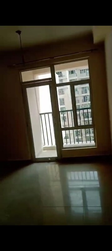 Room in 2.5 BHK Apartment at Gaur City 6th Avenue, Sector 4 Greater Noida – for Rent