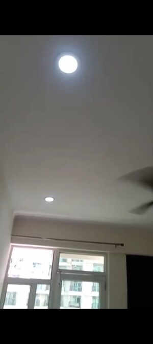 Furnished Amenities in 2.5 BHK Apartment at Gaur City 6th Avenue, Sector 4 Greater Noida – for Rent