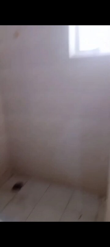 Room in 2.5 BHK Apartment at Gaur City 6th Avenue, Sector 4 Greater Noida – for Rent