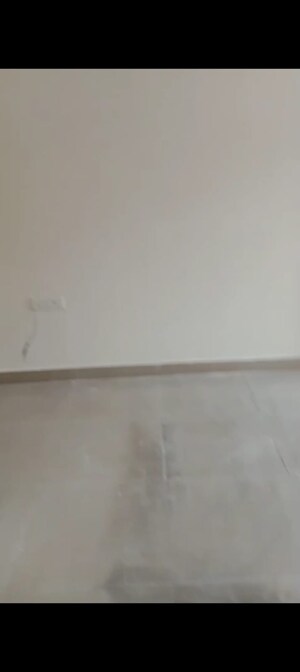 Room in 2.5 BHK Apartment at Gaur City 6th Avenue, Sector 4 Greater Noida – for Rent