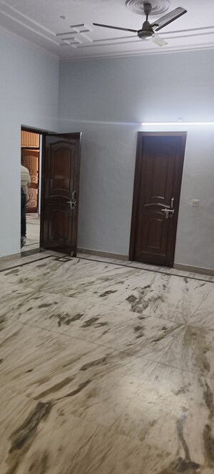 Room in 2 BHK Villa at RWA Apartments Sector 52, Sector 52 – for Rent