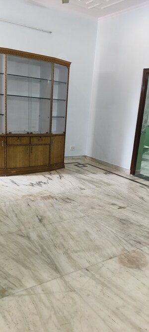 2 BHK Villa For Rent in RWA Apartments Sector 52, Sector 52