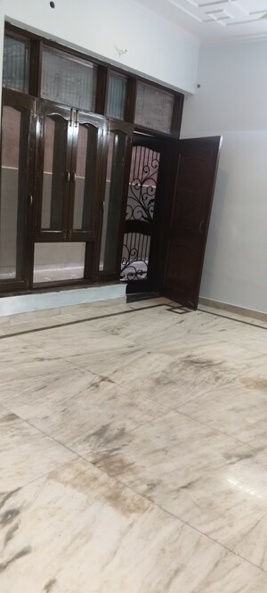 Room in 2 BHK Villa at RWA Apartments Sector 52, Sector 52 – for Rent
