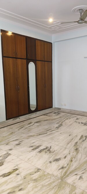 Room in 2 BHK Villa at RWA Apartments Sector 52, Sector 52 – for Rent