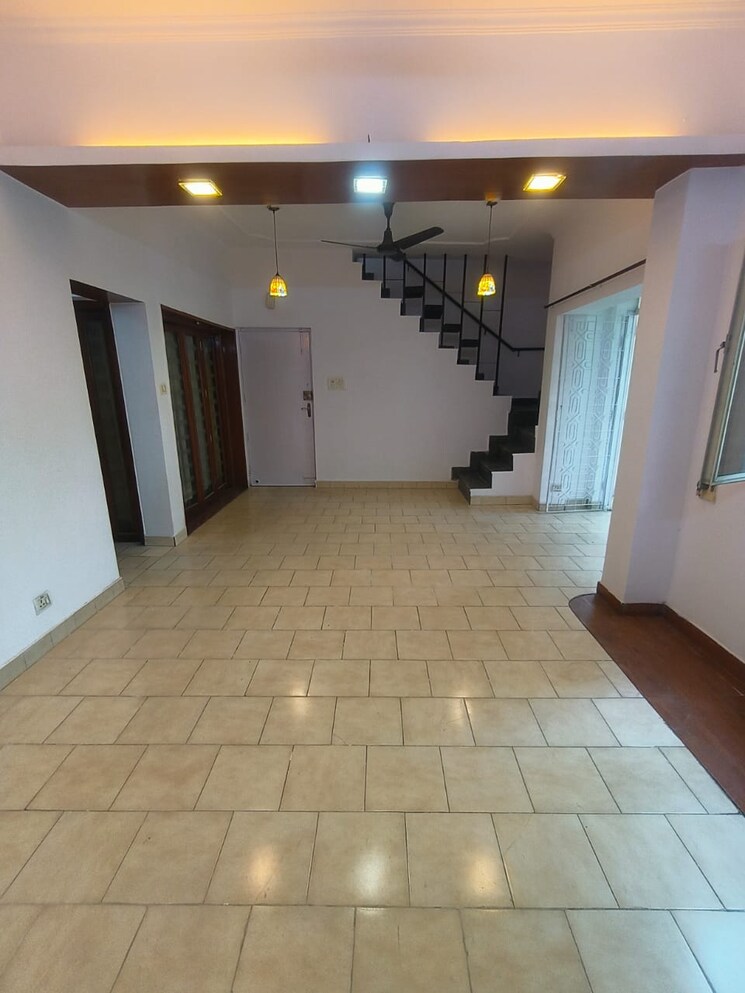 undefined, hauz khas 3 Bedroom 1500 Sq.Ft. Apartment In Hauz Khas Delhi 9268182