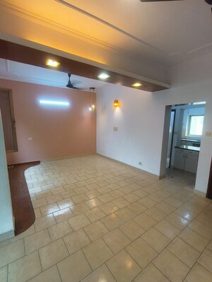 Room in 3 BHK Apartment at Hauz Khas – for Sale