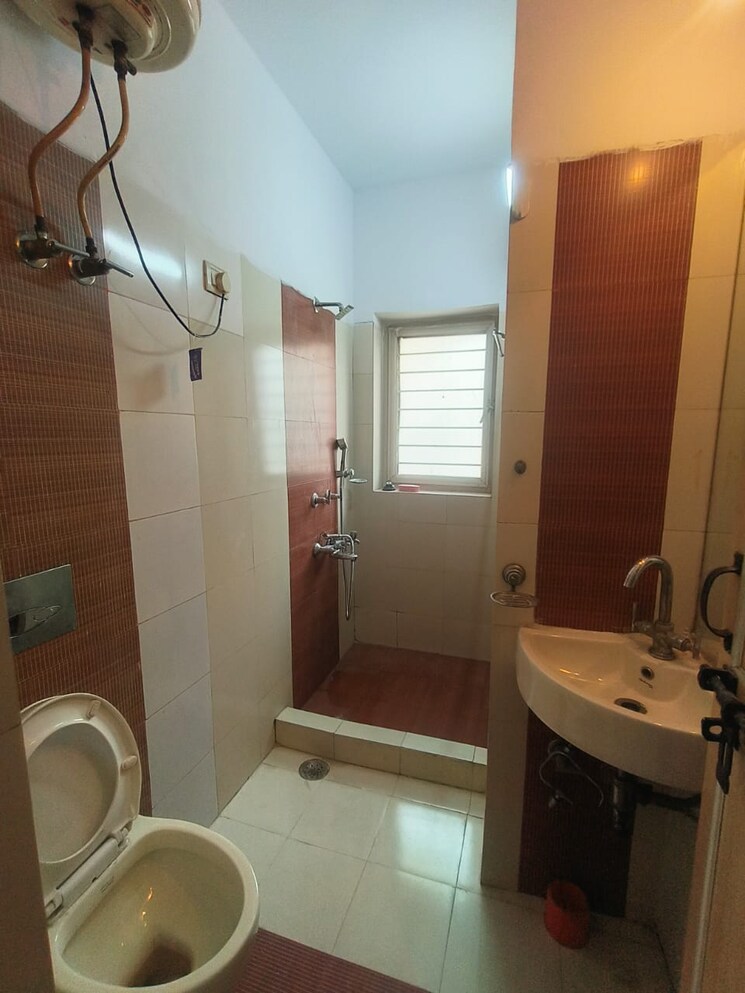 Bathroom, hauz khas 3 Bedroom 1500 Sq.Ft. Apartment In Hauz Khas Delhi 9268182
