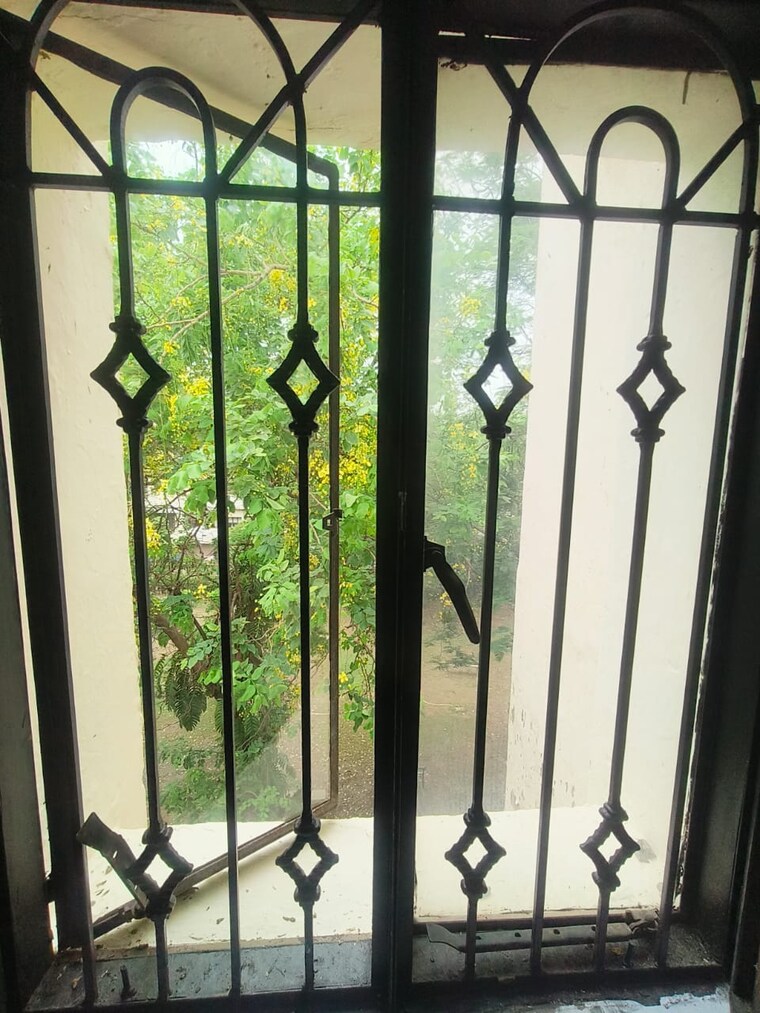 Balcony, hauz khas 3 Bedroom 1500 Sq.Ft. Apartment In Hauz Khas Delhi 9268182