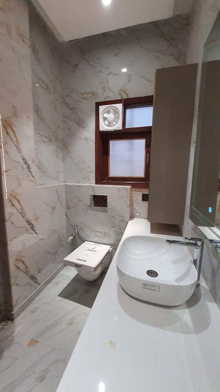 Bathroom, shivalik colony 3 Bedroom 1800 Sq.Ft. Builder Floor In Shivalik Colony Delhi 9268204