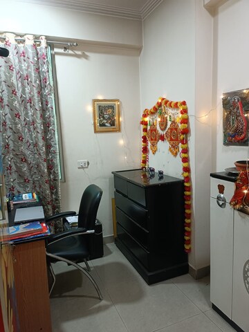 Team Area in 2.5 BHK Apartment at Gaur City 2 - 10th Avenue, Sector 16c Greater Noida – for Sale