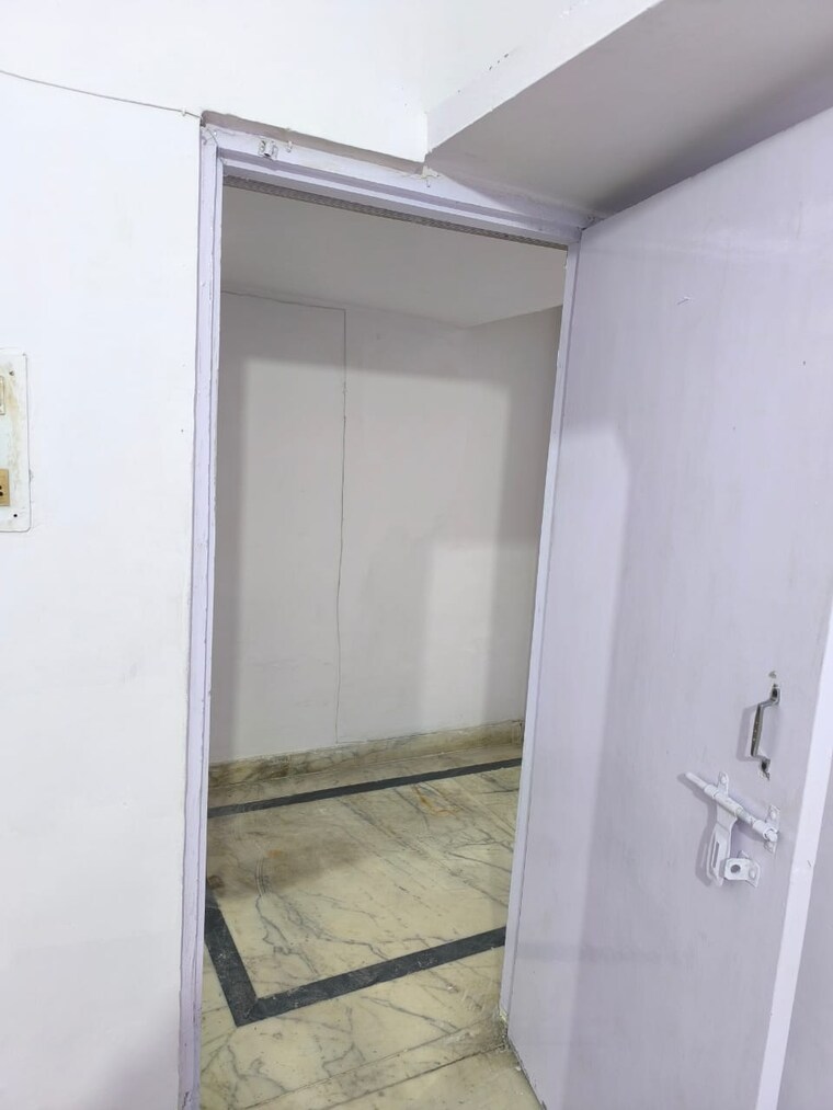 Bathroom, dilshad colony 1 Bedroom 450 Sq.Ft. Builder Floor In Dilshad Colony Delhi 9268264
