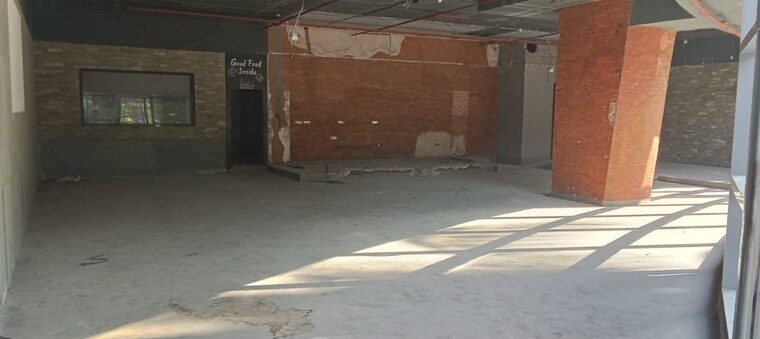  Parking, lower parel Commercial Showroom 2500 Sq.Ft. In Lower Parel Mumbai 9268278