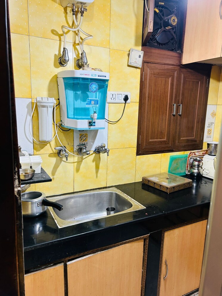Kitchen, dilshad colony 2.5 Bedroom 900 Sq.Ft. Builder Floor In Dilshad Colony Delhi 9268285