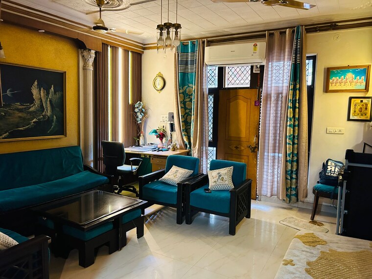 Living Room, dilshad colony 2.5 Bedroom 900 Sq.Ft. Builder Floor In Dilshad Colony Delhi 9268285