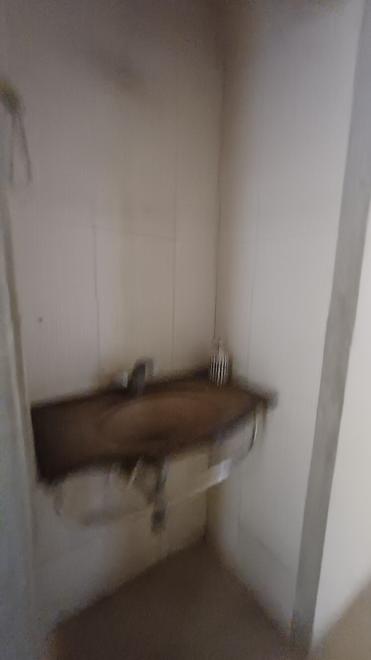 Attached Bathroom, prestige-park 2 Bedroom 950 Sq.Ft. Apartment In Khopat Thane 9268345