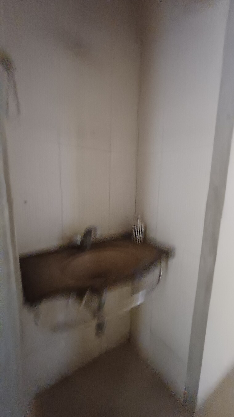 Attached Bathroom, prestige-park 2 Bedroom 950 Sq.Ft. Apartment In Khopat Thane 9268345