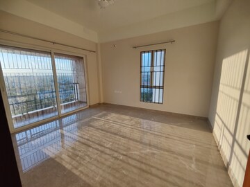 Room in 4 BHK Apartment at Uttorayon Township – for Rent