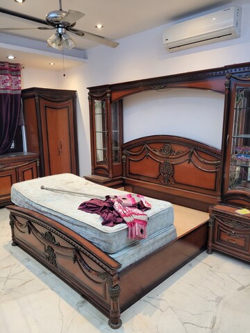 Furnished Amenities in 3 BHK Apartment at Rohini Sector 9 – for Rent