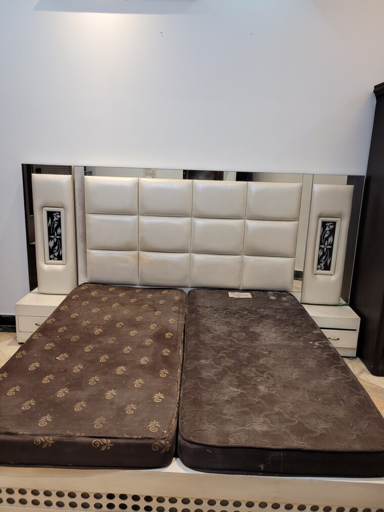 undefined, rohini sector 9 3 Bedroom 1300 Sq.Ft. Apartment In Rohini Sector 9 Delhi 9268398