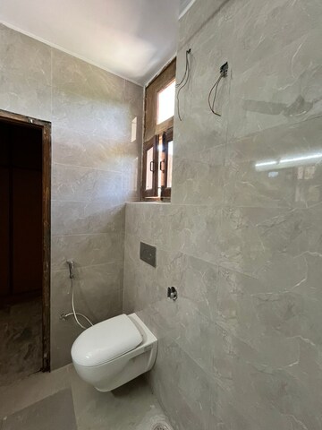 Bathroom in 4 BHK Villa at Sector 27 – for Rent