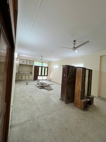 Room in 4 BHK Villa at Sector 27 – for Rent