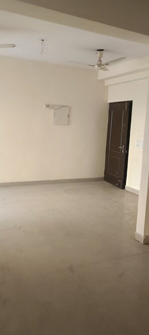 Room in 3 BHK Apartment at Gardenia Golf City, Sector 75 – for Rent