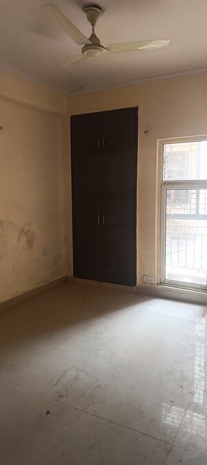 Room in 3 BHK Apartment at Gardenia Golf City, Sector 75 – for Rent