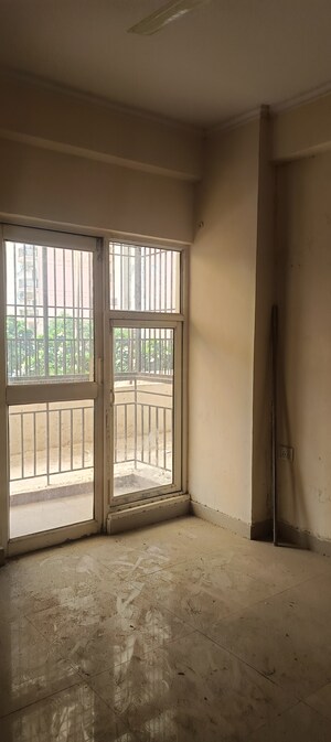 Room in 3 BHK Apartment at Gardenia Golf City, Sector 75 – for Rent