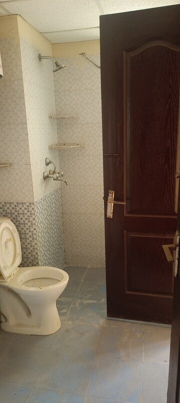 Bathroom in 3 BHK Apartment at Gardenia Golf City, Sector 75 – for Rent