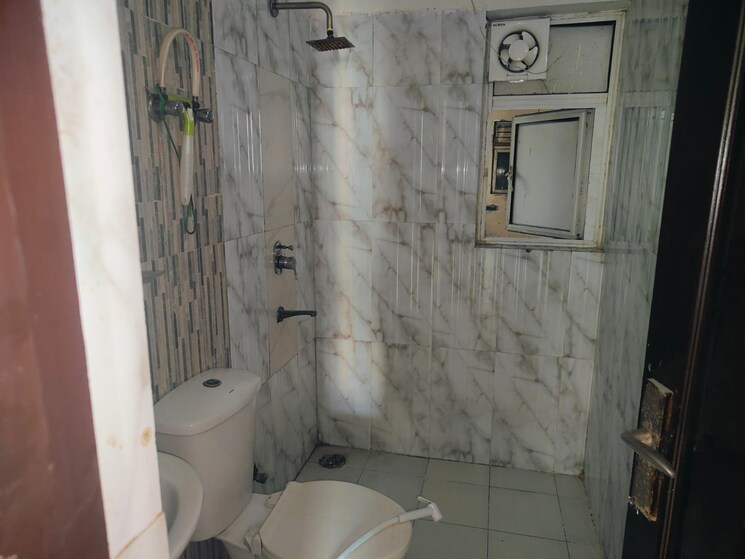 Bathroom, amrapali-silicon-city 3 Bedroom 1545 Sq.Ft. Apartment In Sector 76 Noida 9268487