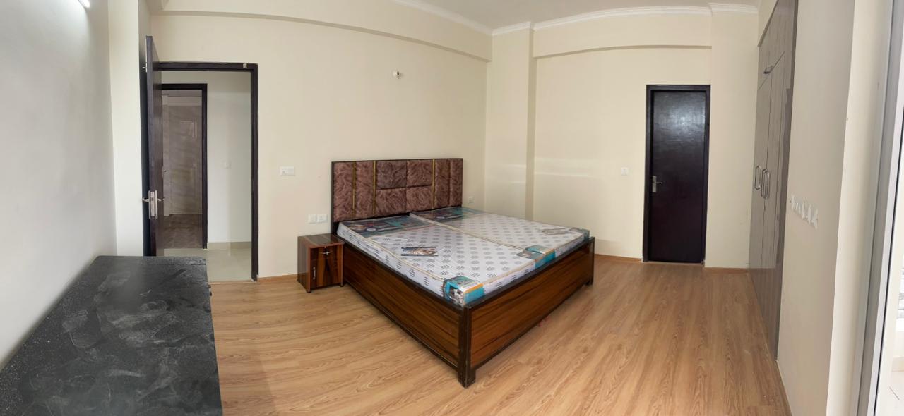 3 BHK + Pooja Room 1375 Sq.Ft. Apartment in Amrapali Crystal Homes