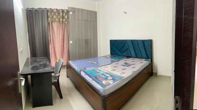 Bedroom, amrapali-crystal-homes 3 Bedroom 1375 Sq.Ft. Apartment In Sector 76 Noida 9268493