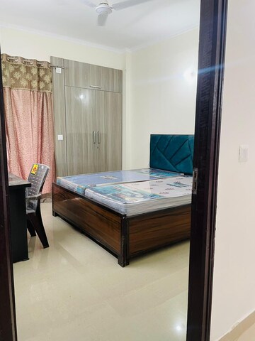 3 BHK Apartment For Rent in Amrapali Crystal Homes, Sector 76