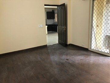 Room in 3 BHK Apartment at Amrapali Crystal Homes, Sector 76 – for Rent