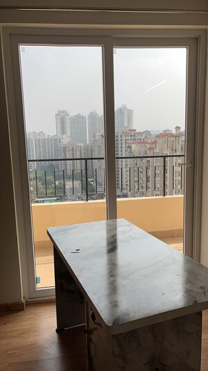 Room in 3 BHK Apartment at Amrapali Crystal Homes, Sector 76 – for Rent