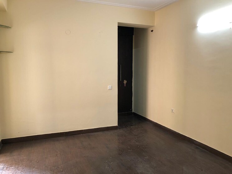 Room, amrapali-crystal-homes 3 Bedroom 1375 Sq.Ft. Apartment In Sector 76 Noida 9268503