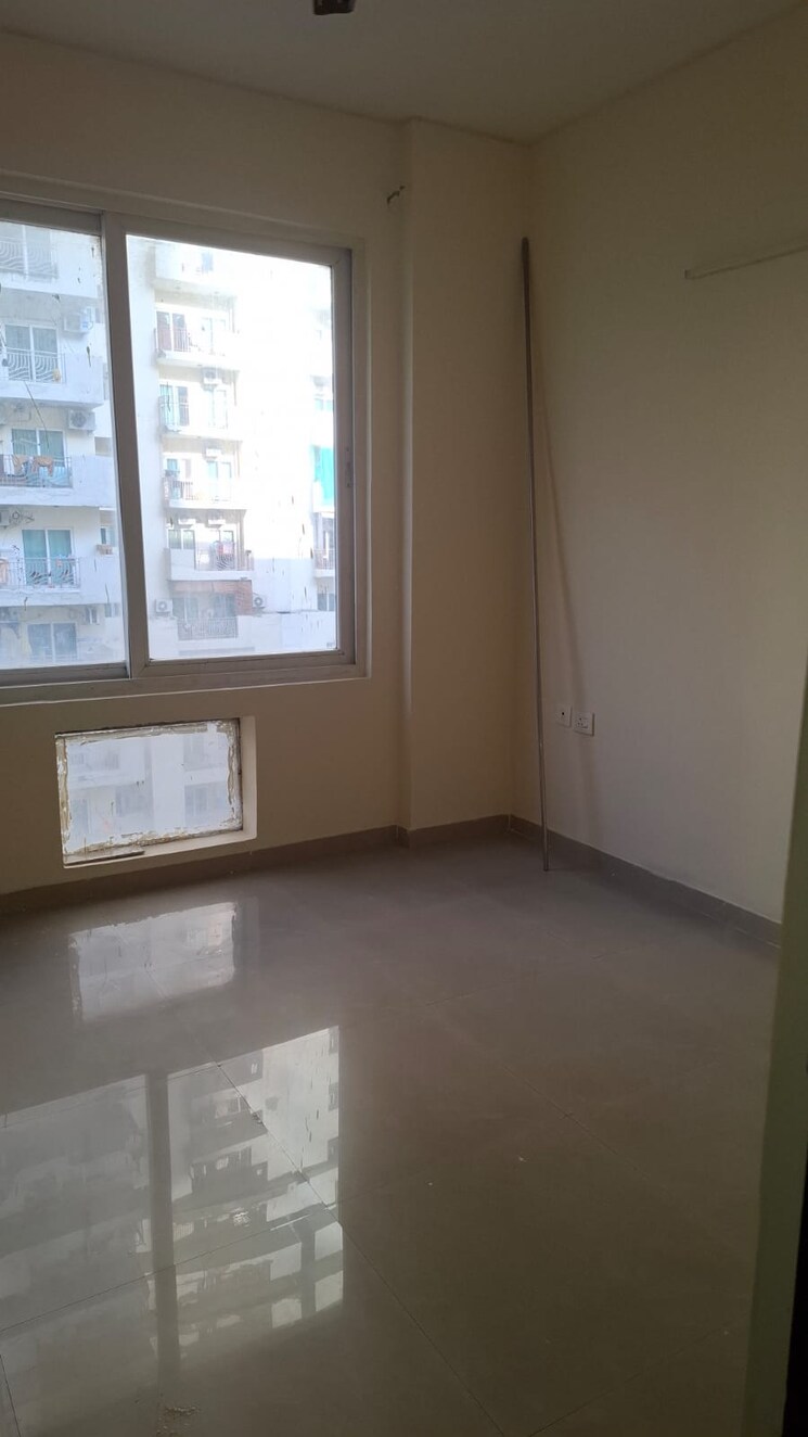 Room, amrapali-crystal-homes 3 Bedroom 1375 Sq.Ft. Apartment In Sector 76 Noida 9268503