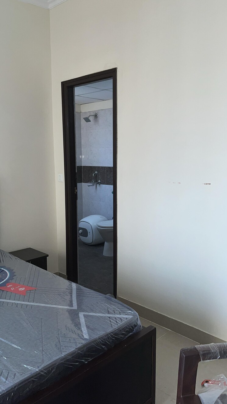 Room, amrapali-crystal-homes 3 Bedroom 1375 Sq.Ft. Apartment In Sector 76 Noida 9268503